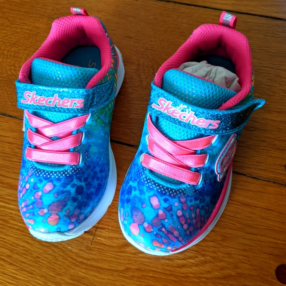 BNIB Sketchers Girls sz9 Sneakers